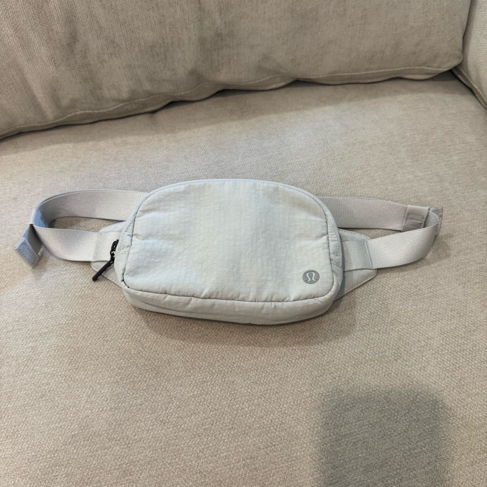 lululemon everywhere belt bag 1L